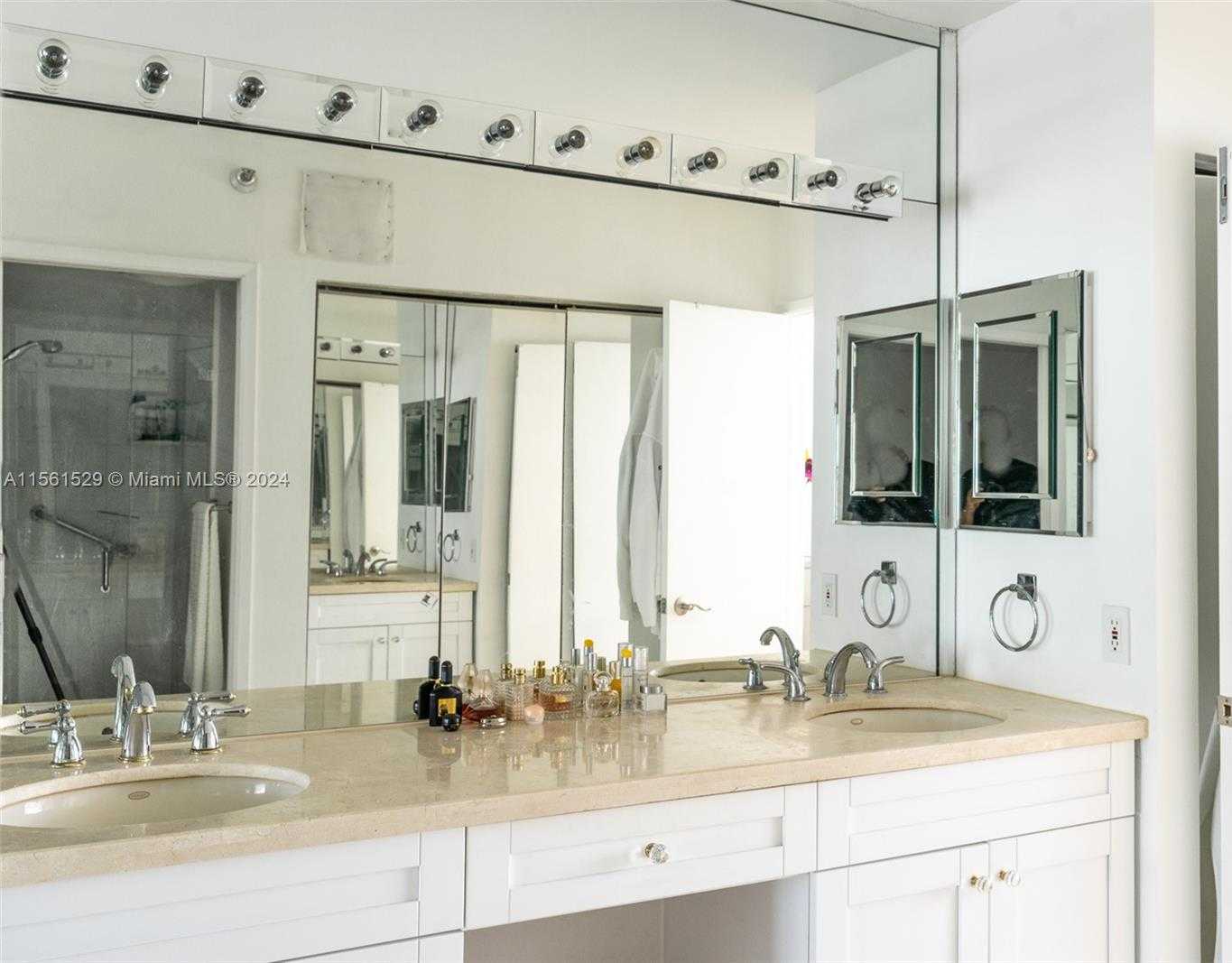 Small Image of 19101 MYSTIC POINTE DR #1411, Aventura Number 14