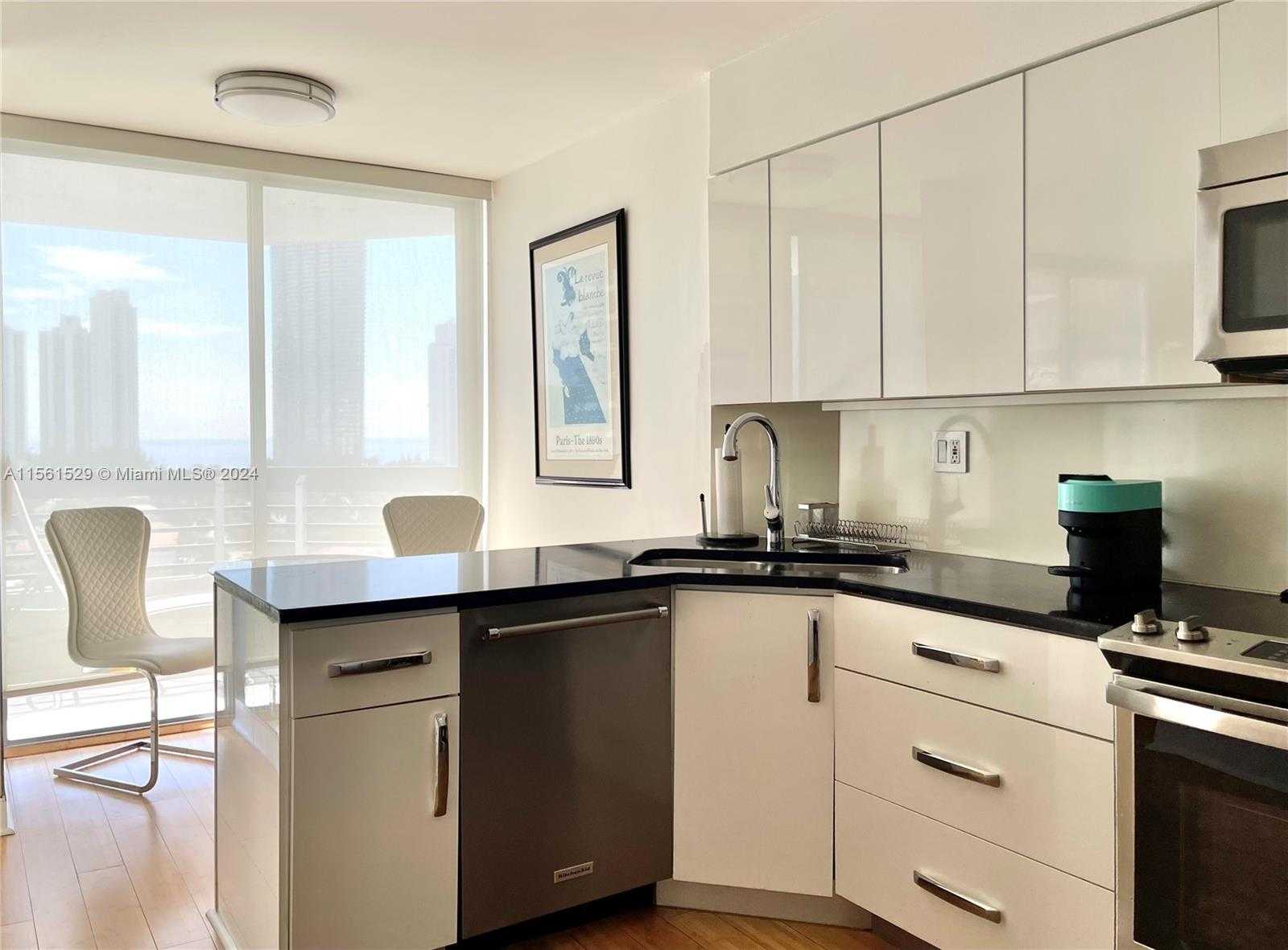 Small Image of 19101 MYSTIC POINTE DR #1411, Aventura Number 17