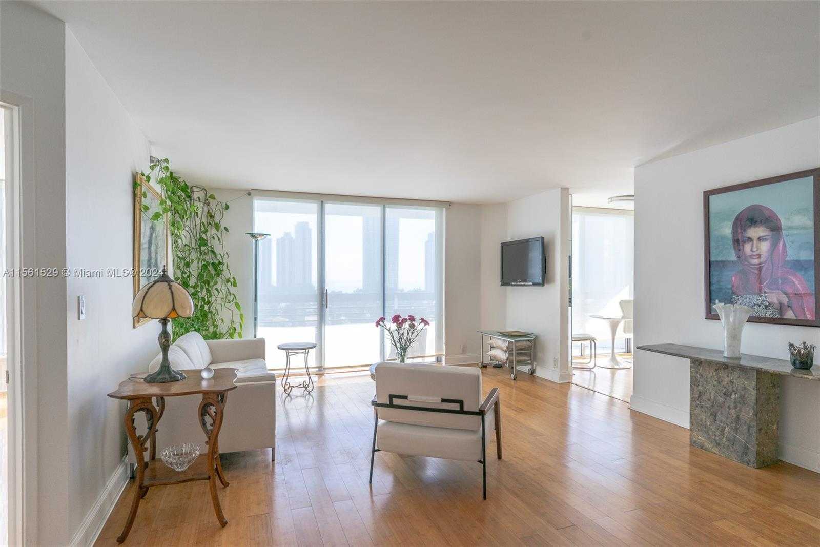 Small Image of 19101 MYSTIC POINTE DR #1411, Aventura Number 3