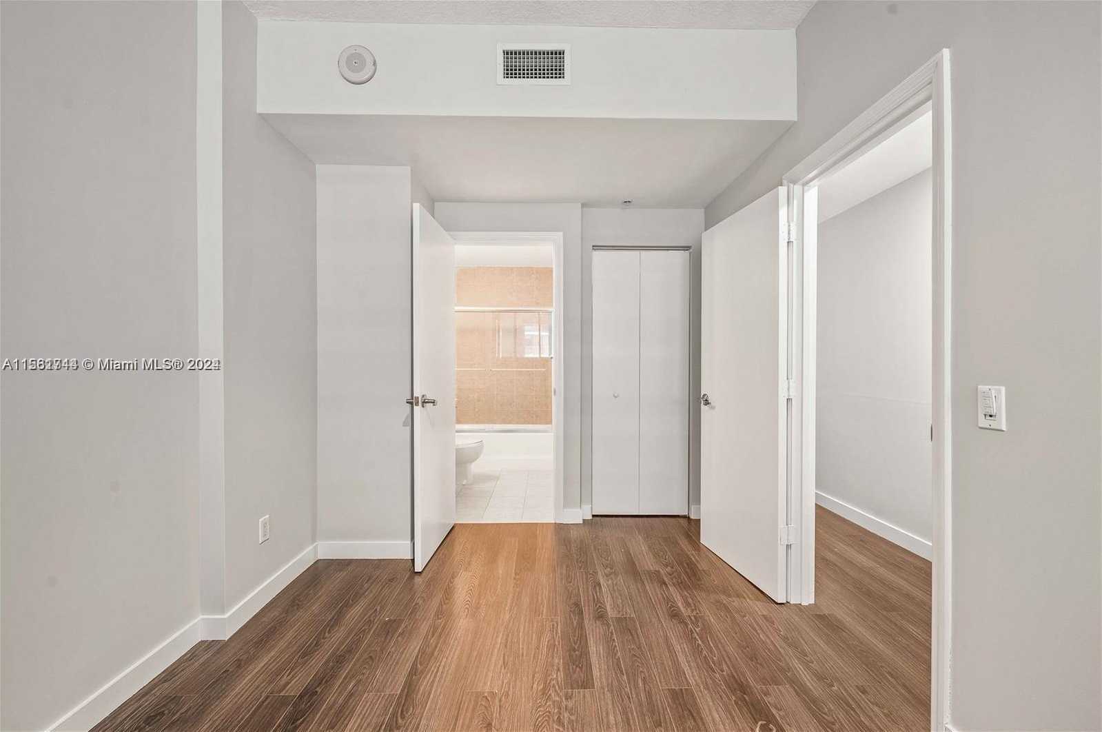 Small Image of 60 SOUTH WEST 13TH ST #3618, Miami Number 13