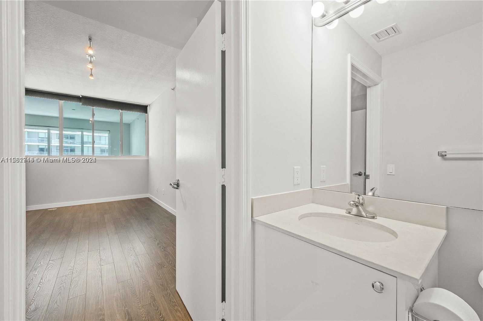 Small Image of 60 SOUTH WEST 13TH ST #3618, Miami Number 14
