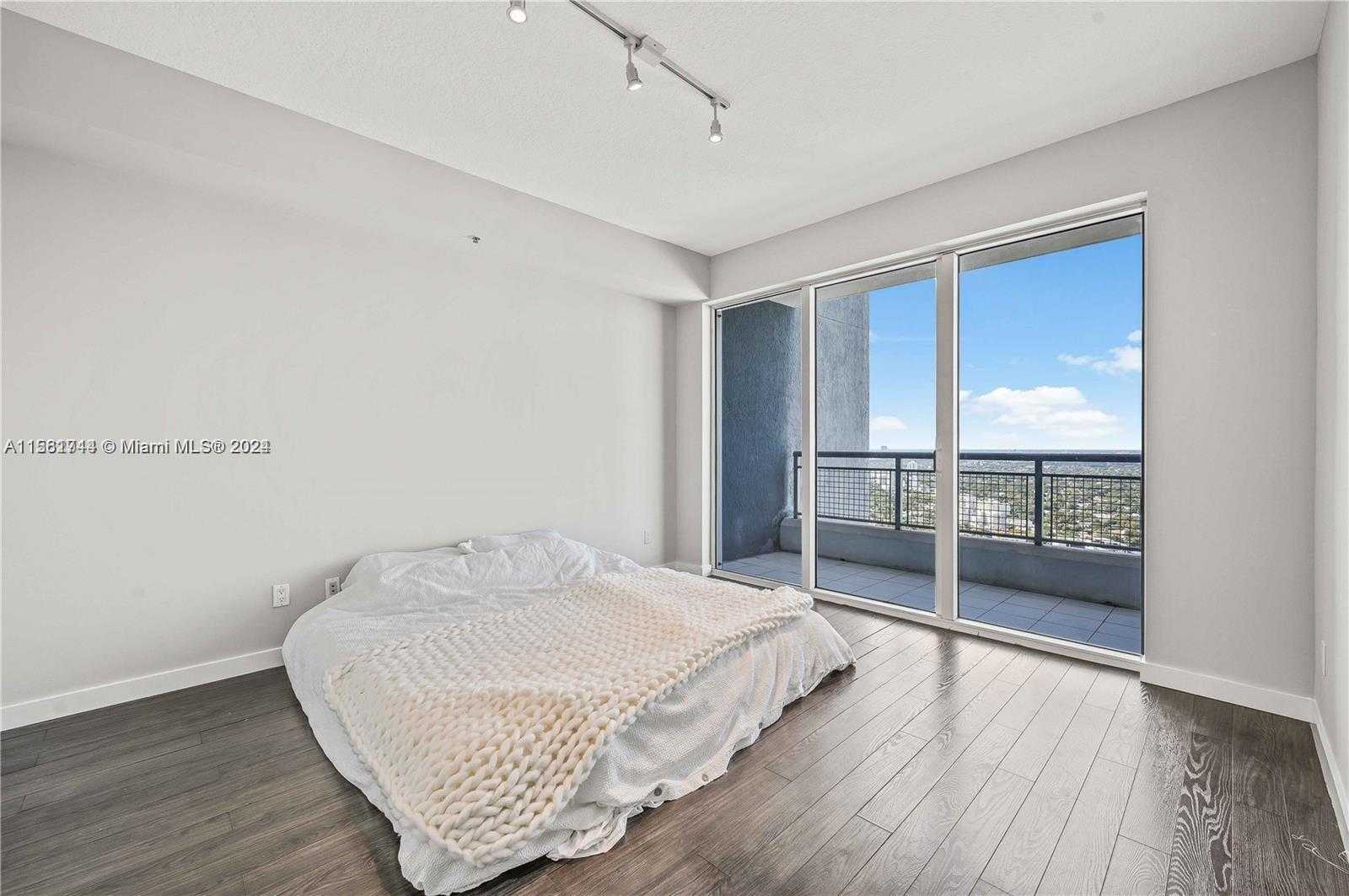 Small Image of 60 SOUTH WEST 13TH ST #3618, Miami Number 17