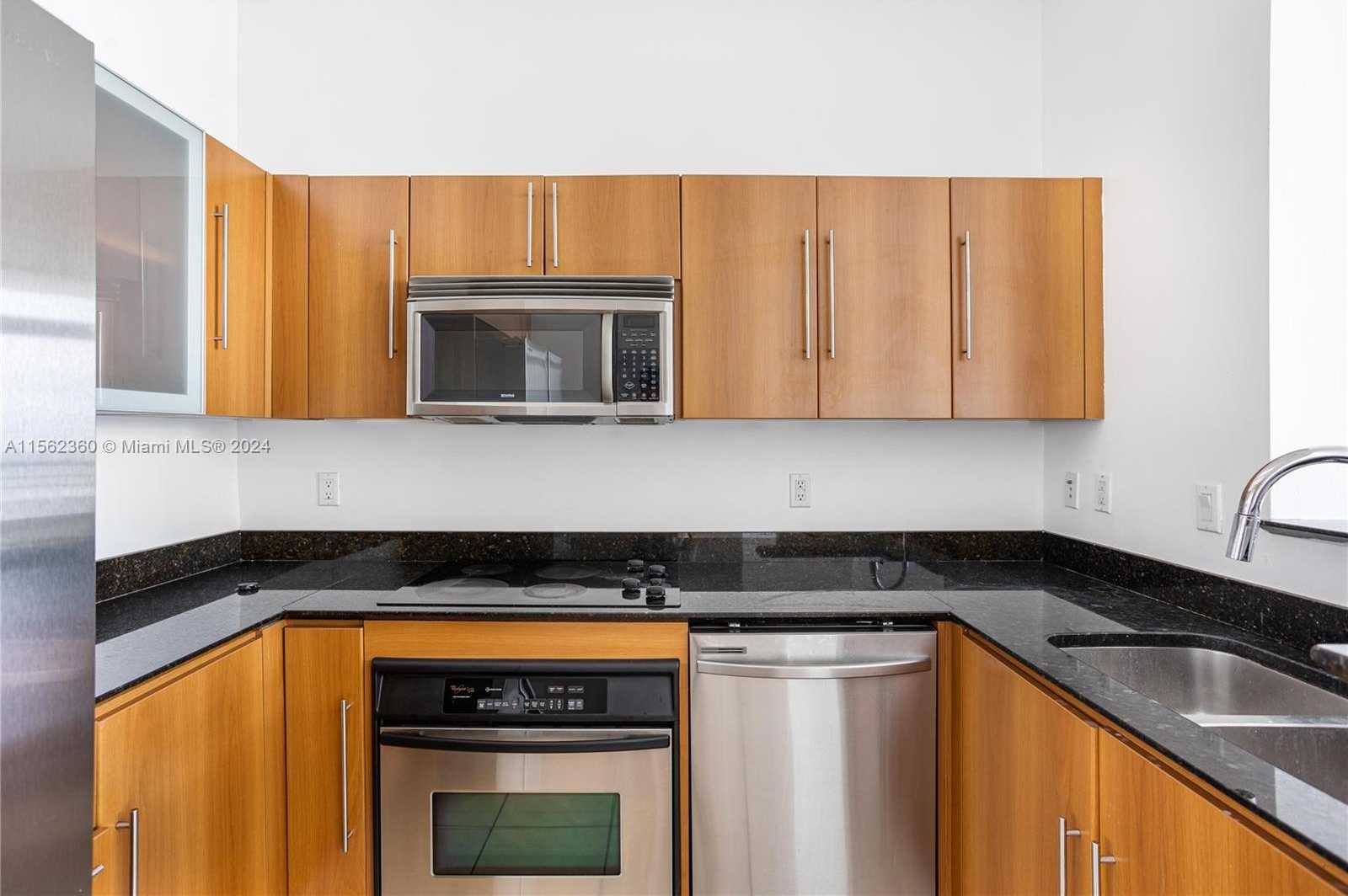 Small Image of 335 SOUTH BISCAYNE BLVD #LPH00, Miami Number 4