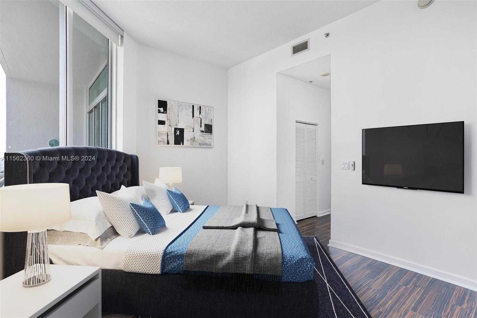Small Image of 335 SOUTH BISCAYNE BLVD #LPH00, Miami Number 7