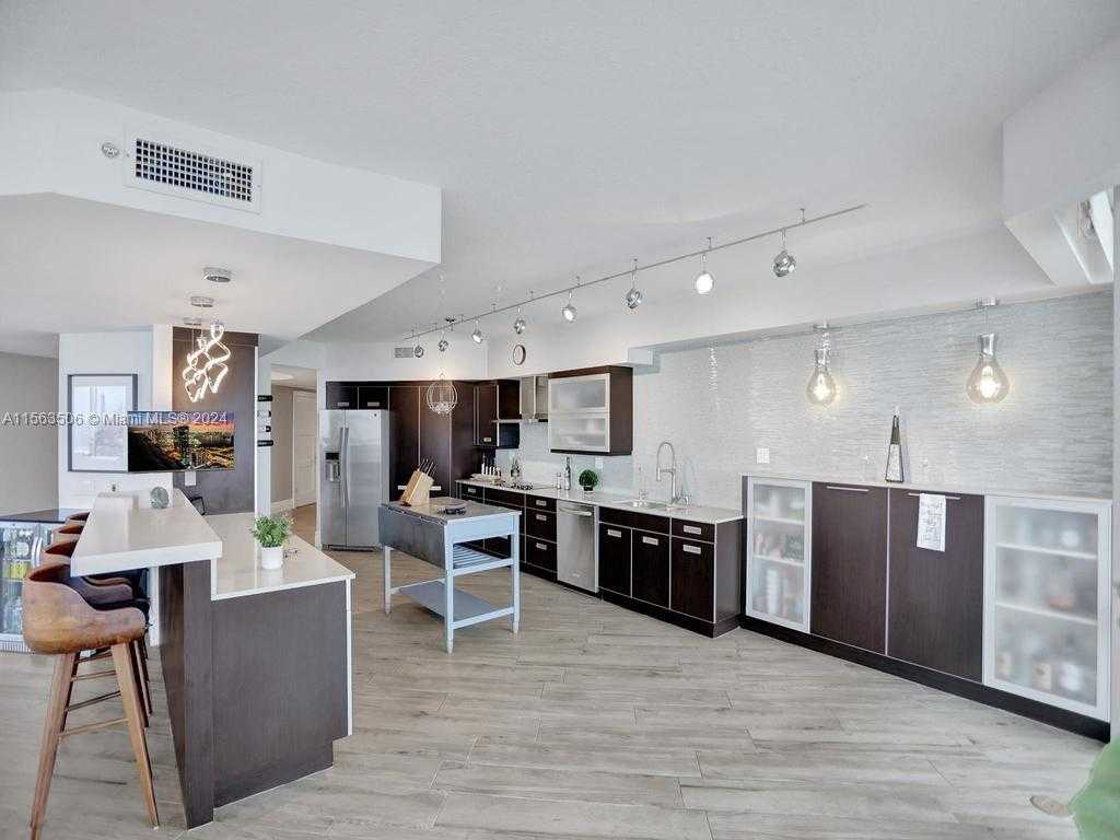 Small Image of 3370 HIDDEN BAY DR #3800, Aventura Number 13
