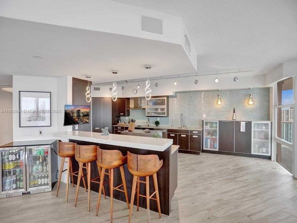 Small Image of 3370 HIDDEN BAY DR #3800, Aventura Number 14