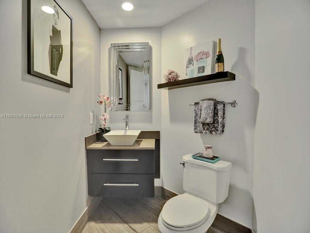 Small Image of 3370 HIDDEN BAY DR #3800, Aventura Number 16
