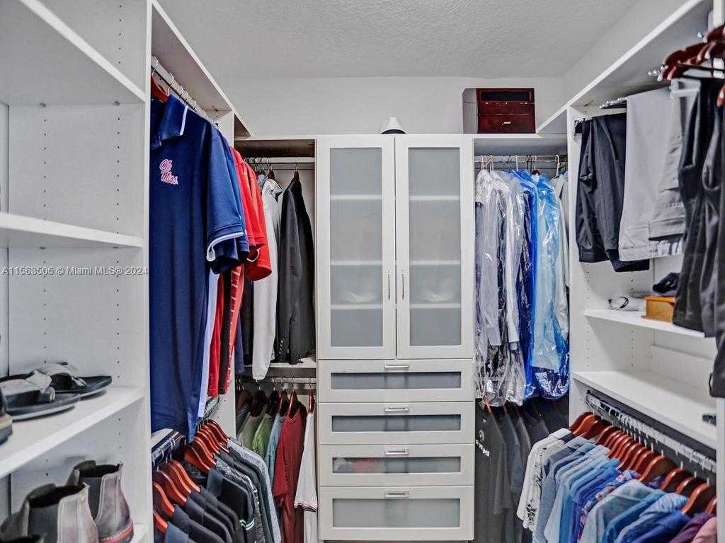 Small Image of 3370 HIDDEN BAY DR #3800, Aventura Number 25