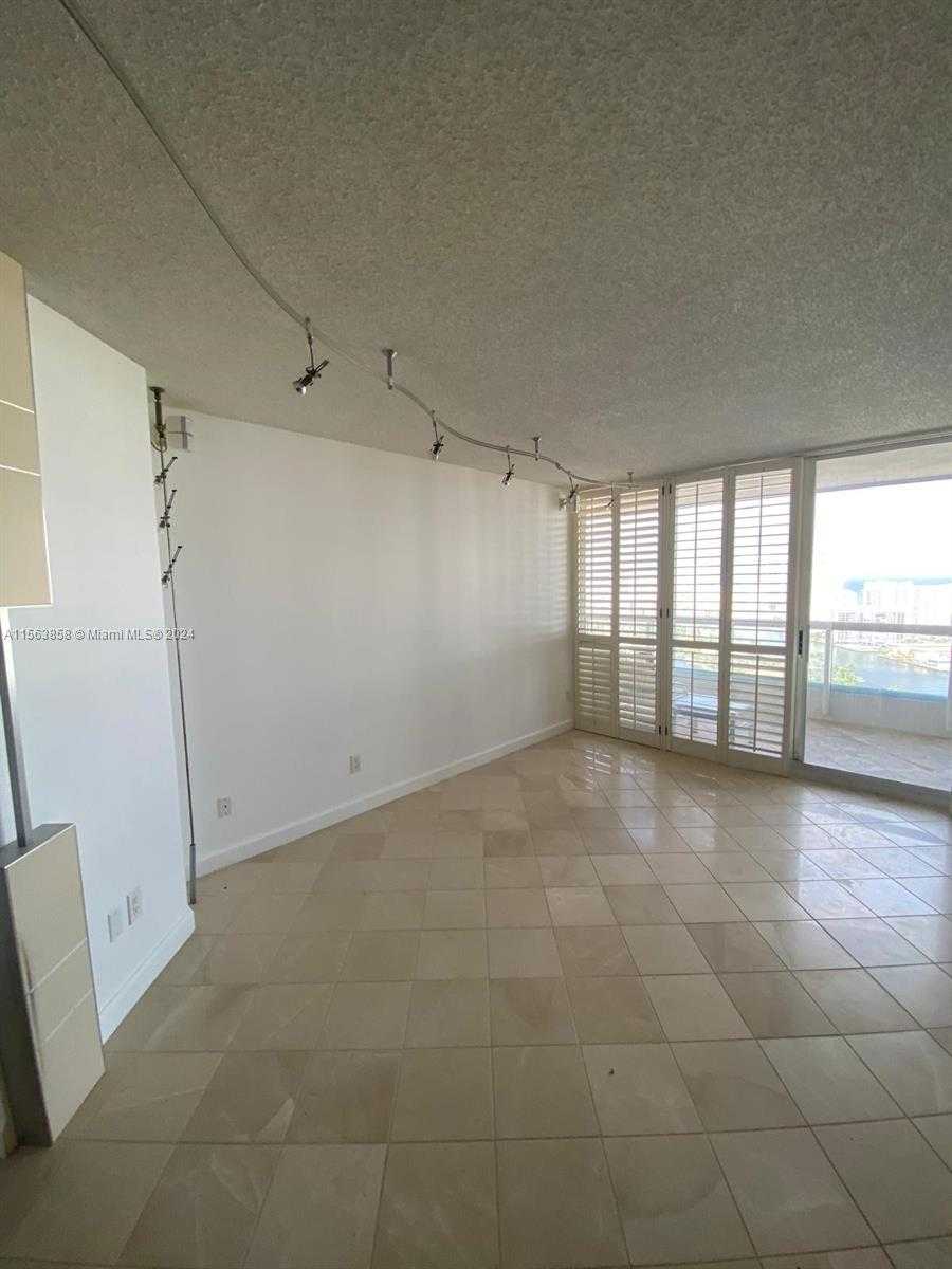 Small Image of 21205 YACHT CLUB DR #3209, Aventura Number 11