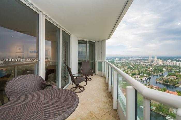 Small Image of 21205 YACHT CLUB DR #3209, Aventura Number 15