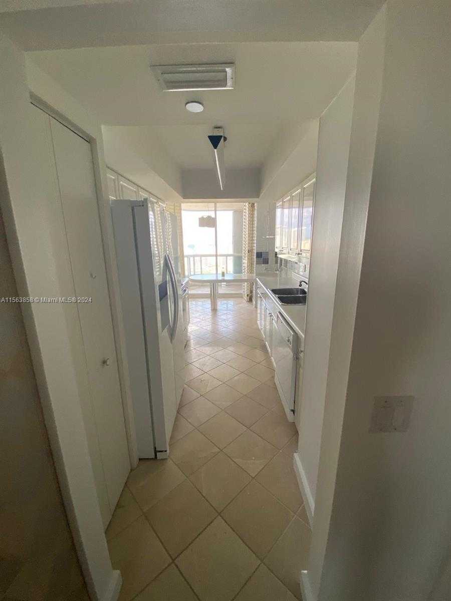 Small Image of 21205 YACHT CLUB DR #3209, Aventura Number 19