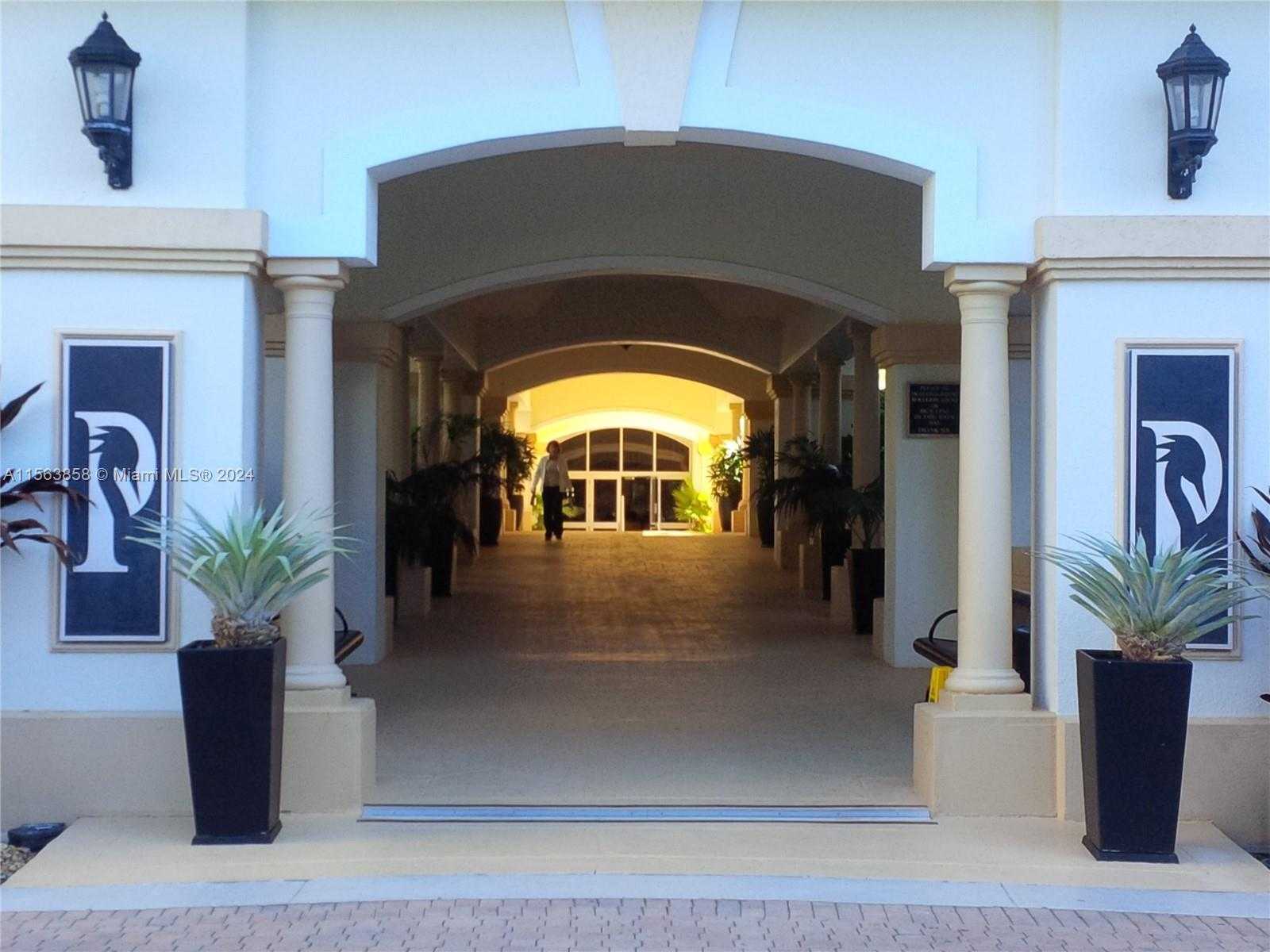 Small Image of 21205 YACHT CLUB DR #3209, Aventura Number 2