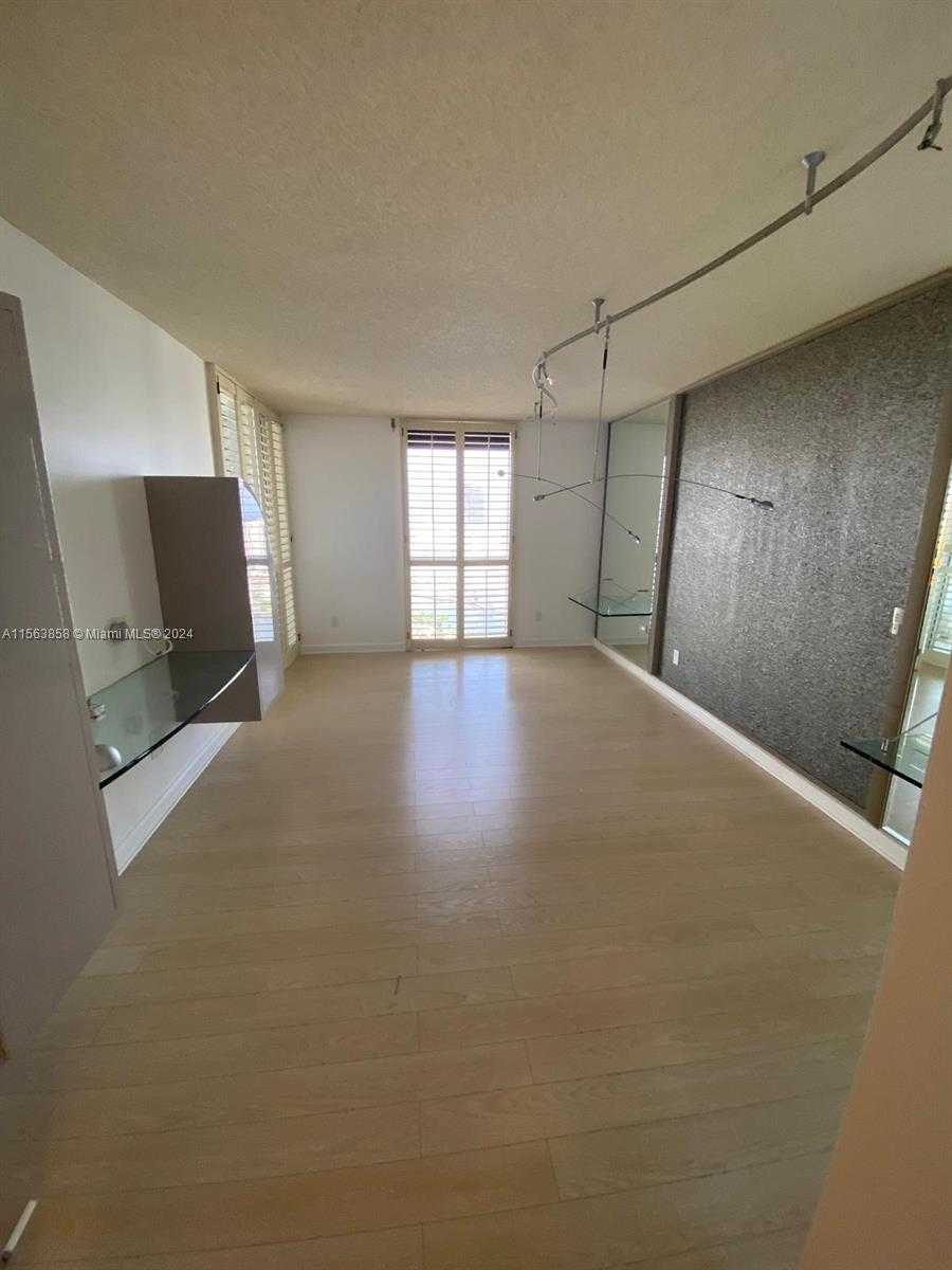 Small Image of 21205 YACHT CLUB DR #3209, Aventura Number 24