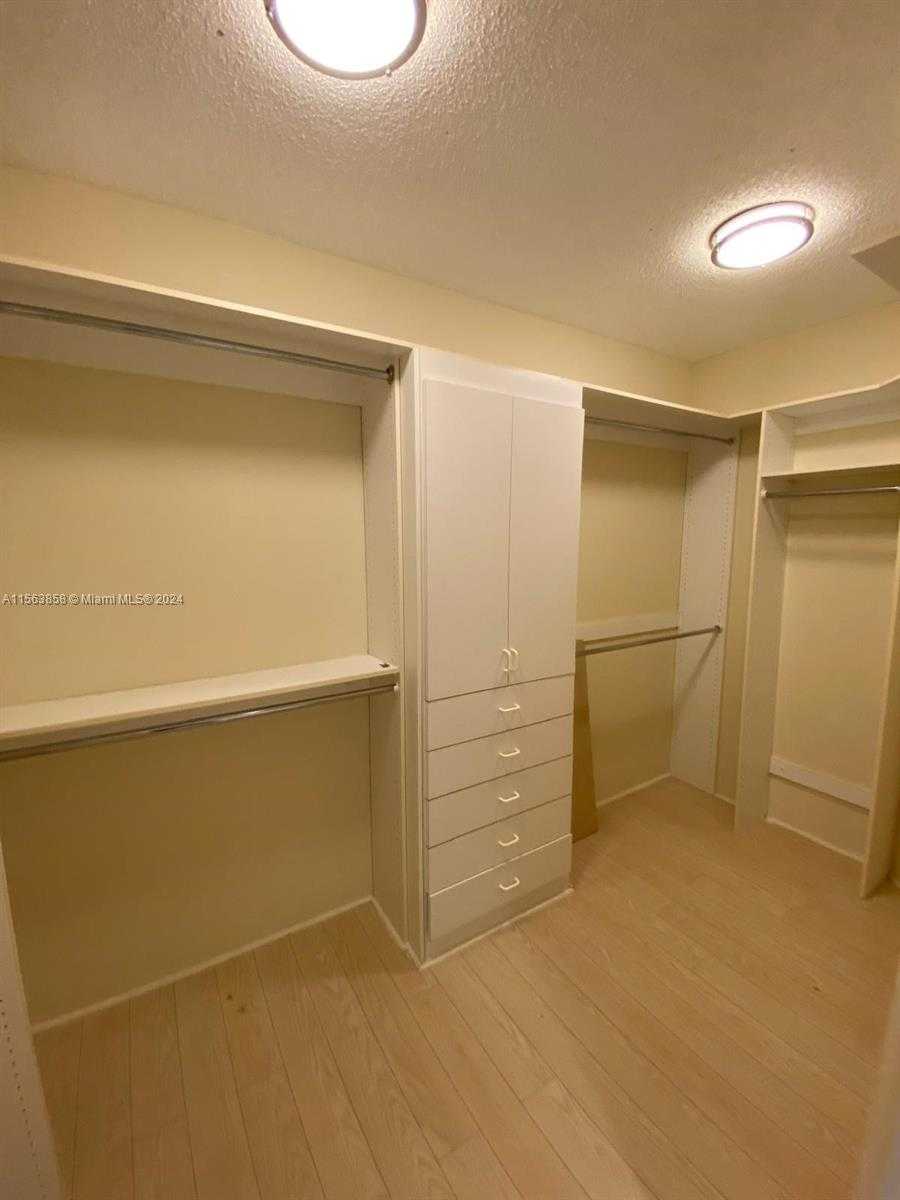 Small Image of 21205 YACHT CLUB DR #3209, Aventura Number 25