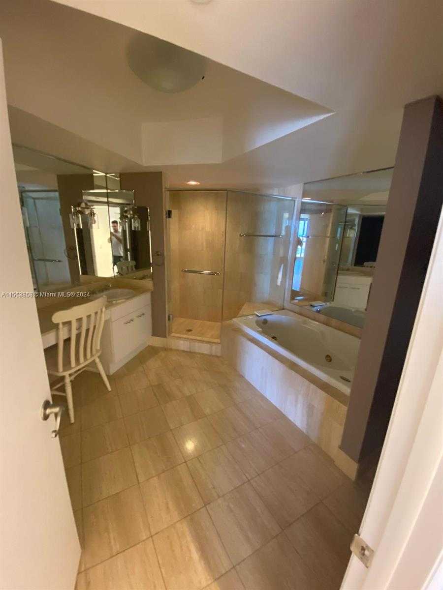 Small Image of 21205 YACHT CLUB DR #3209, Aventura Number 27