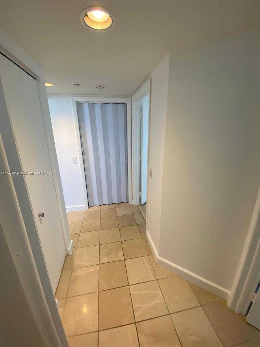 Small Image of 21205 YACHT CLUB DR #3209, Aventura Number 28