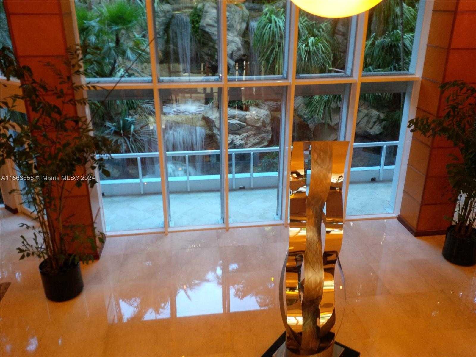 Small Image of 21205 YACHT CLUB DR #3209, Aventura Number 3