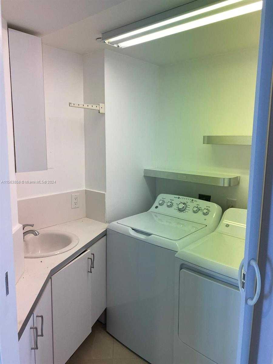 Small Image of 21205 YACHT CLUB DR #3209, Aventura Number 30