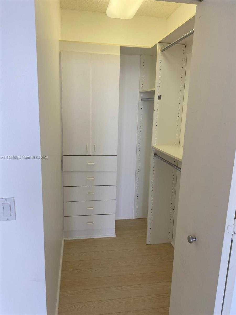 Small Image of 21205 YACHT CLUB DR #3209, Aventura Number 33