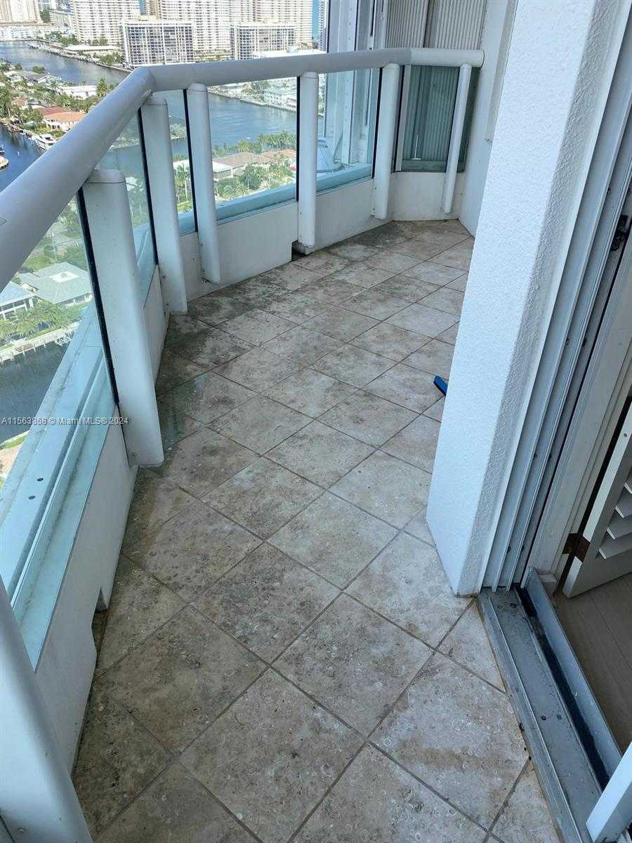 Small Image of 21205 YACHT CLUB DR #3209, Aventura Number 35