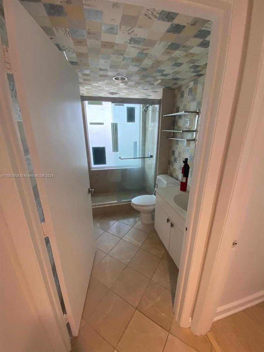 Small Image of 21205 YACHT CLUB DR #3209, Aventura Number 37