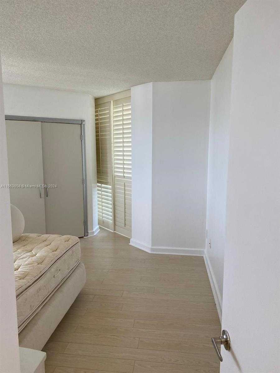 Small Image of 21205 YACHT CLUB DR #3209, Aventura Number 38