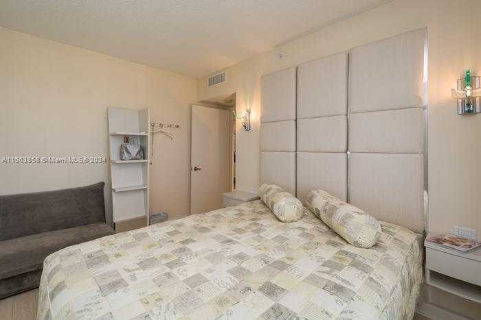 Small Image of 21205 YACHT CLUB DR #3209, Aventura Number 39