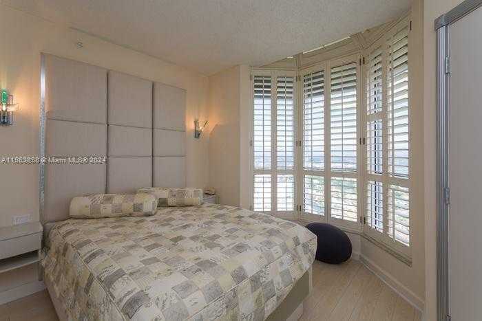 Small Image of 21205 YACHT CLUB DR #3209, Aventura Number 40
