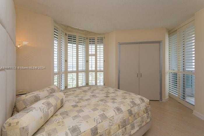 Small Image of 21205 YACHT CLUB DR #3209, Aventura Number 41