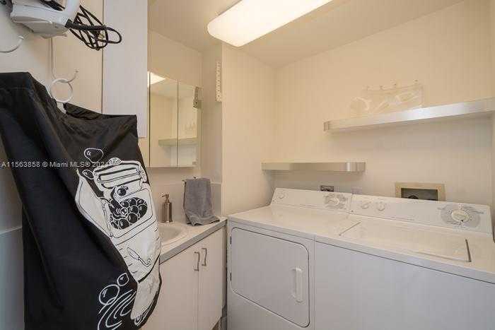 Small Image of 21205 YACHT CLUB DR #3209, Aventura Number 45