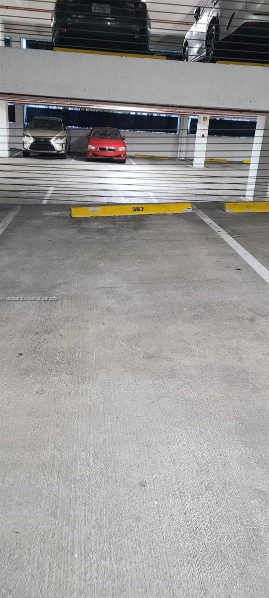 Small Image of 21205 YACHT CLUB DR #3209, Aventura Number 53