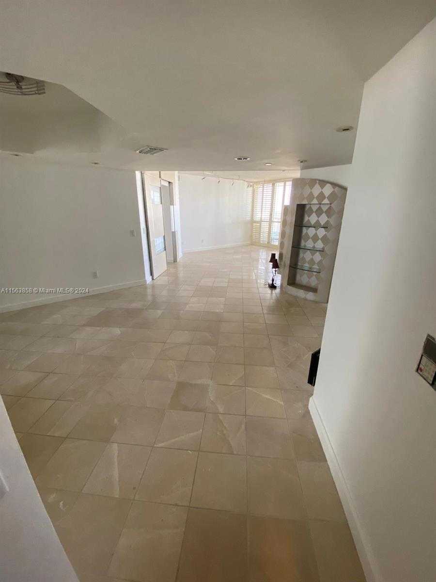 Small Image of 21205 YACHT CLUB DR #3209, Aventura Number 9