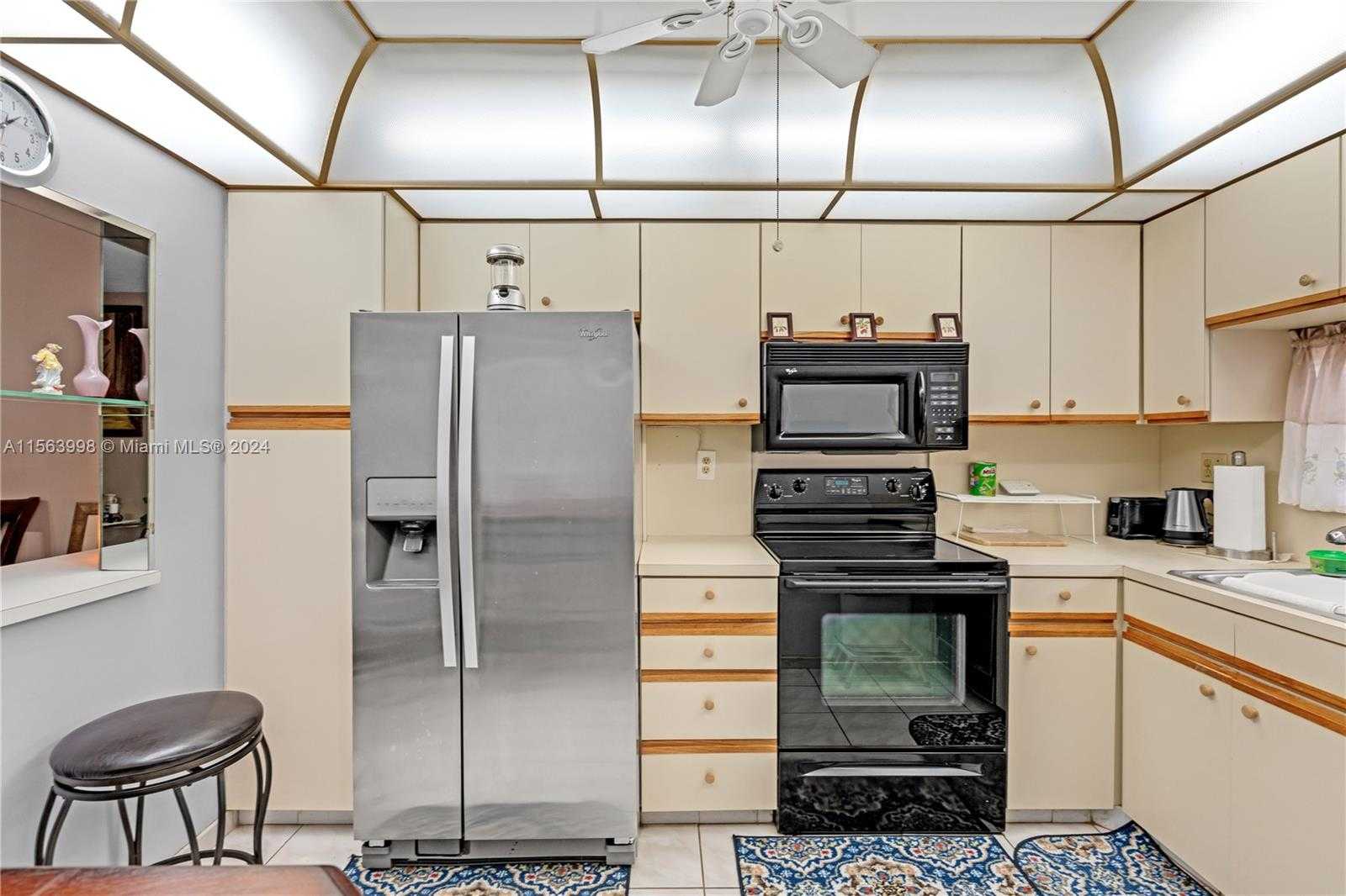 Small Image of 9800 NORTH HOLLYBROOK LAKE DR #202, Pembroke Pines Number 10