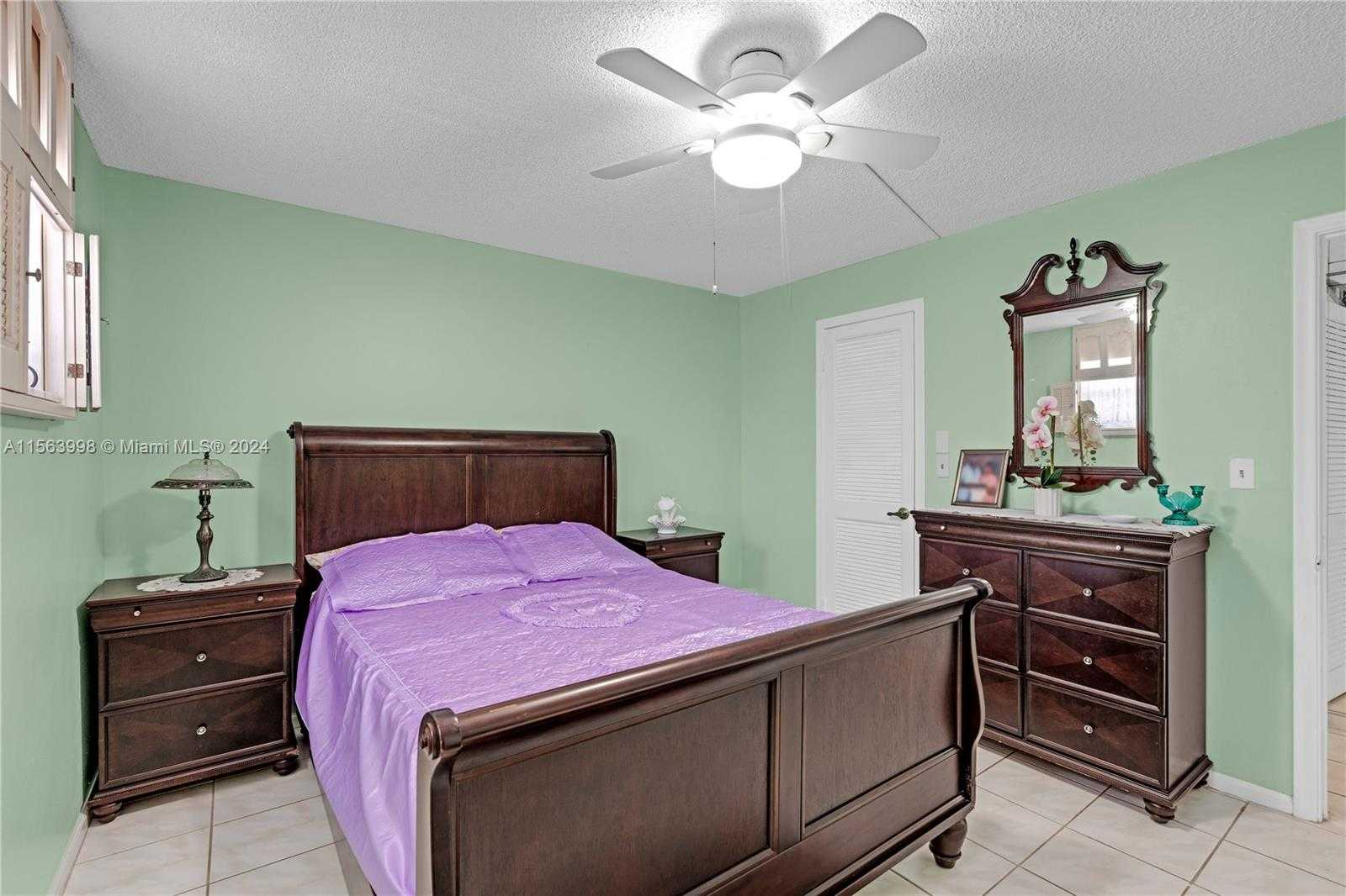 Small Image of 9800 NORTH HOLLYBROOK LAKE DR #202, Pembroke Pines Number 11