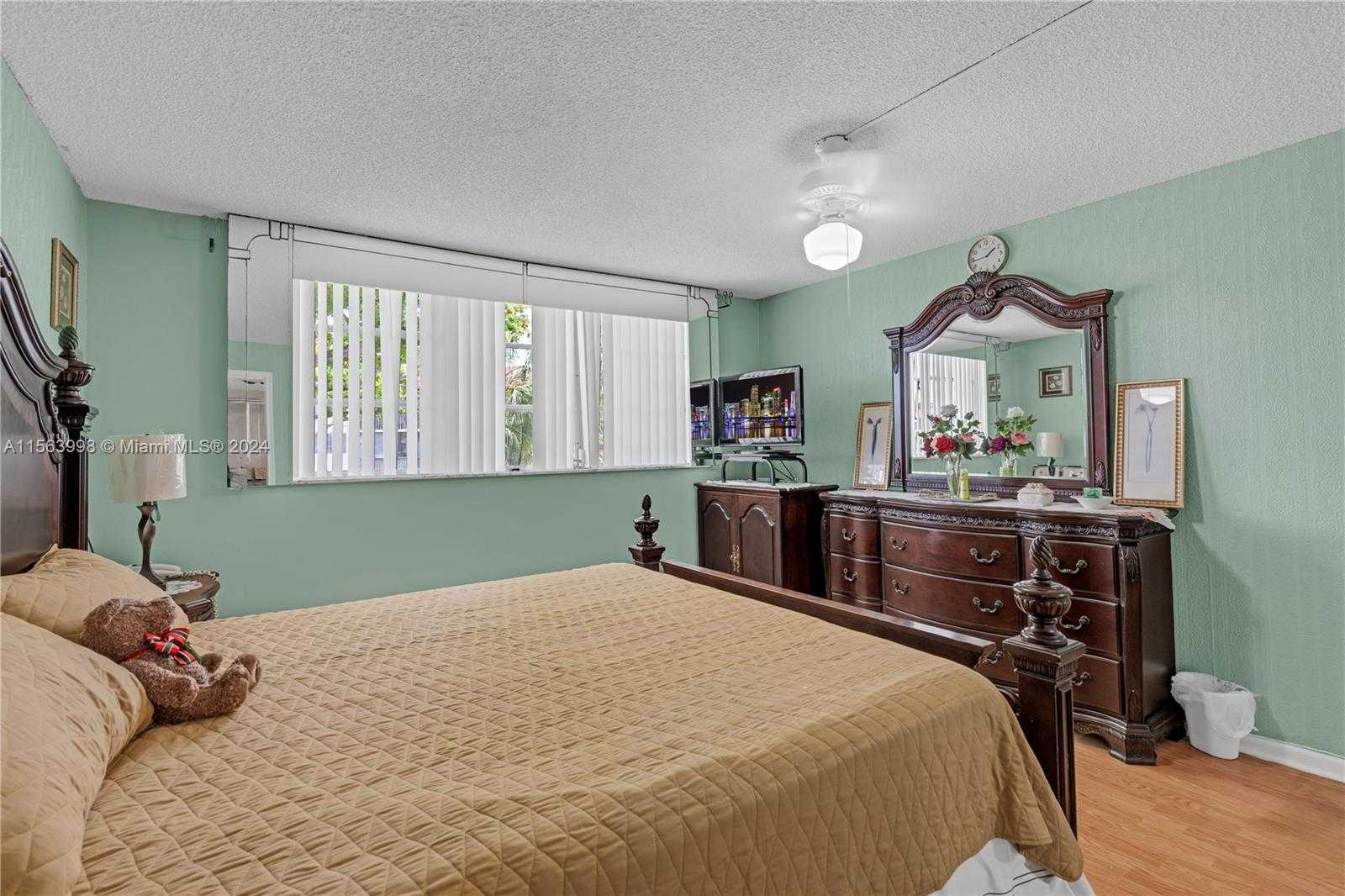 Small Image of 9800 NORTH HOLLYBROOK LAKE DR #202, Pembroke Pines Number 13