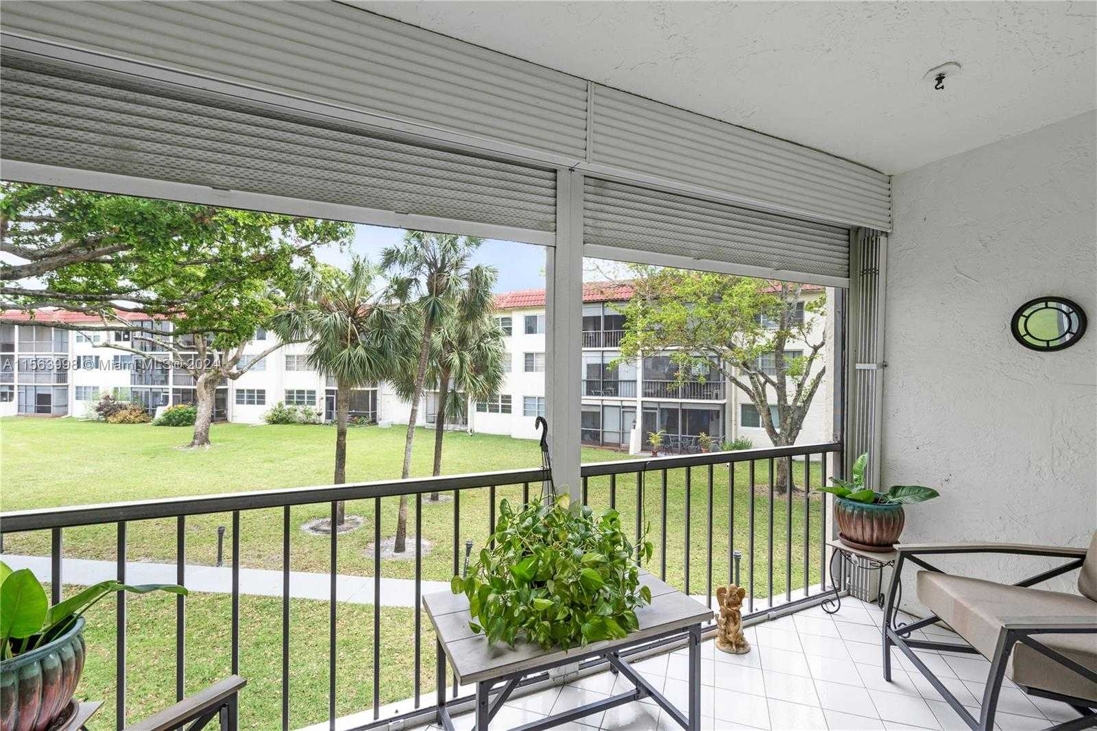 Small Image of 9800 NORTH HOLLYBROOK LAKE DR #202, Pembroke Pines Number 17