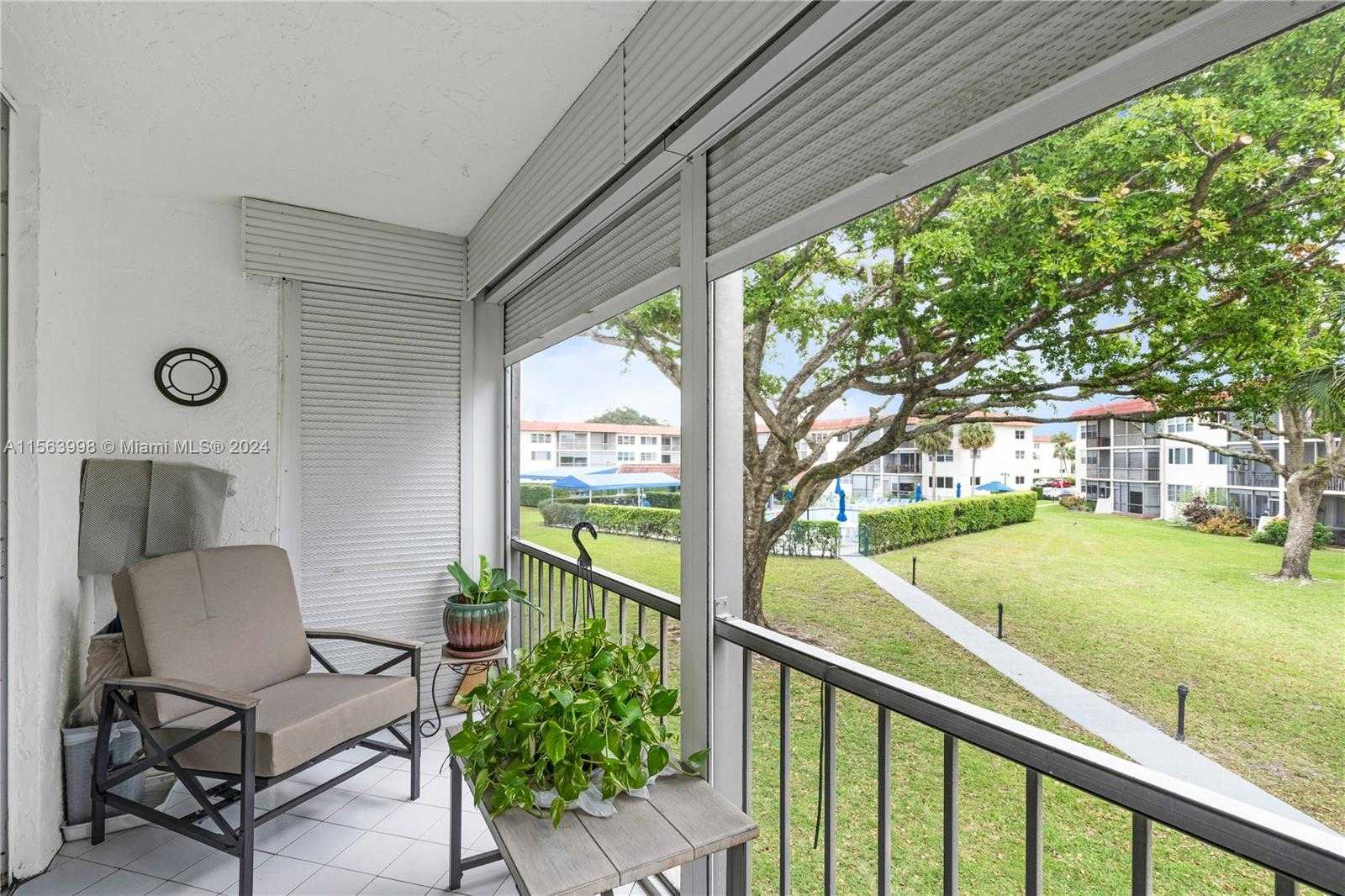 Small Image of 9800 NORTH HOLLYBROOK LAKE DR #202, Pembroke Pines Number 18
