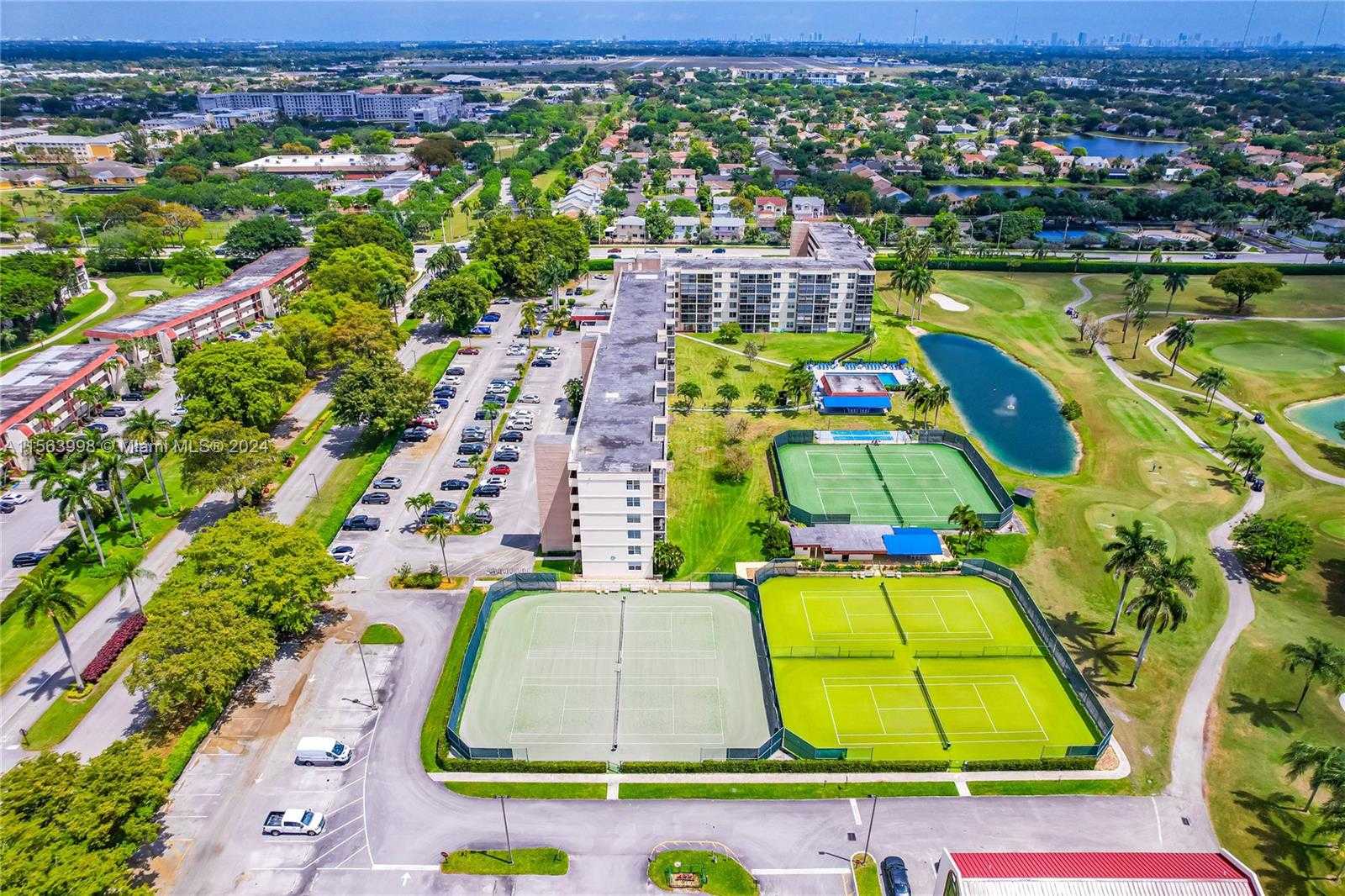 Small Image of 9800 NORTH HOLLYBROOK LAKE DR #202, Pembroke Pines Number 21