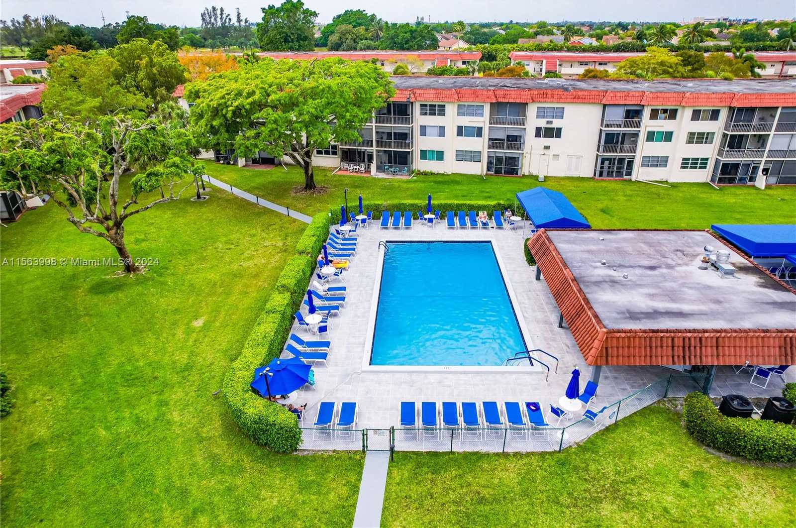 Small Image of 9800 NORTH HOLLYBROOK LAKE DR #202, Pembroke Pines Number 24