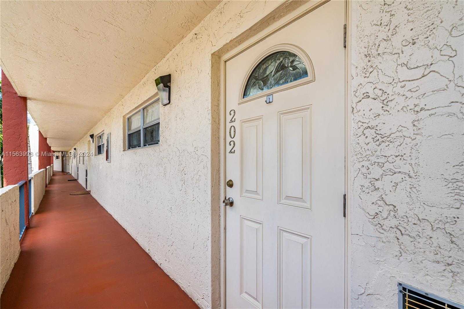 Small Image of 9800 NORTH HOLLYBROOK LAKE DR #202, Pembroke Pines Number 3