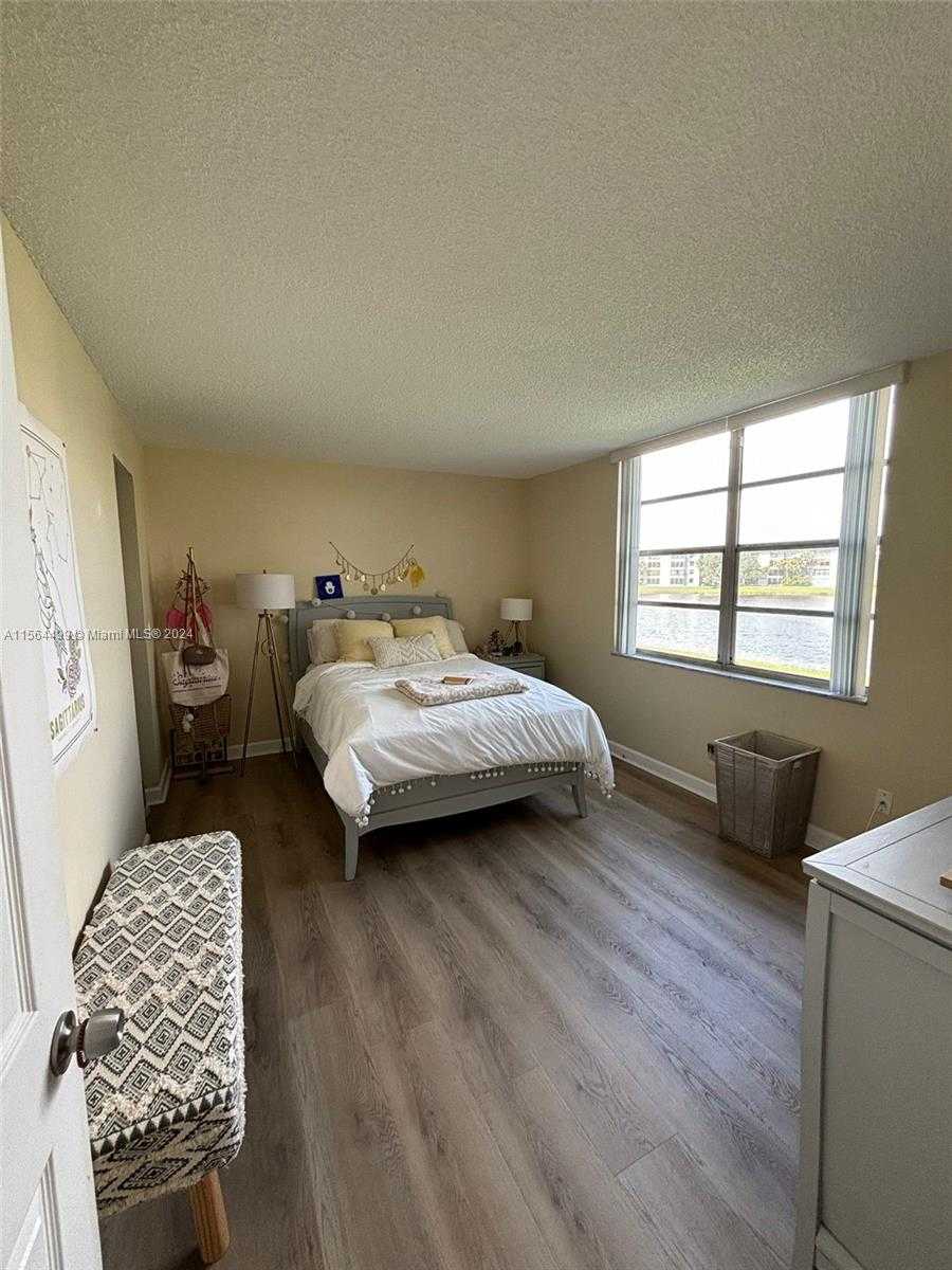 Small Image of 9430 POINCIANA PL #212, Davie Number 11