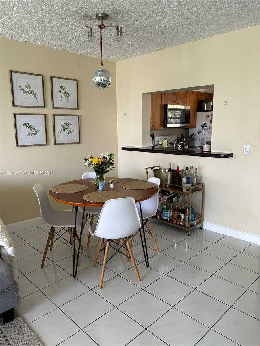 Small Image of 9430 POINCIANA PL #212, Davie Number 4