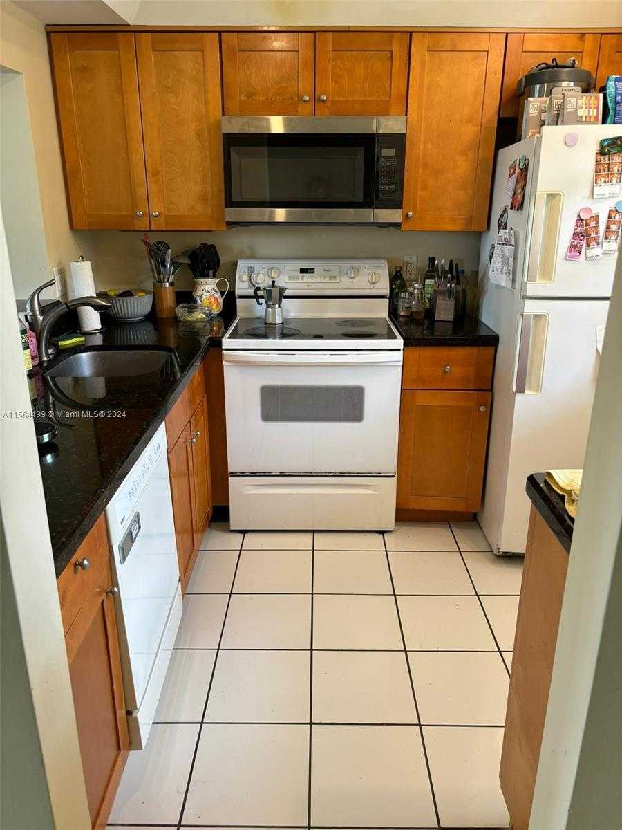 Small Image of 9430 POINCIANA PL #212, Davie Number 7