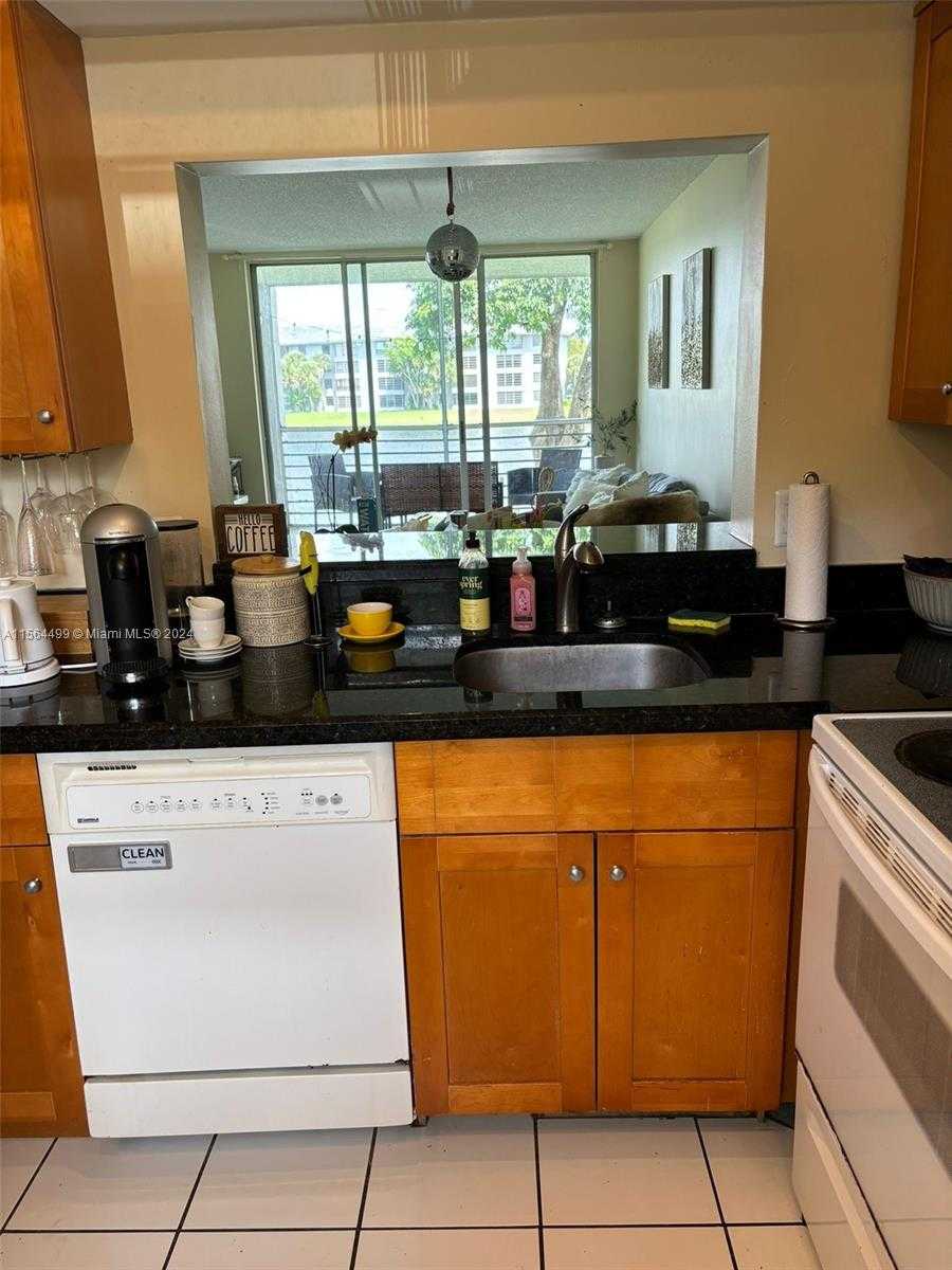 Small Image of 9430 POINCIANA PL #212, Davie Number 8