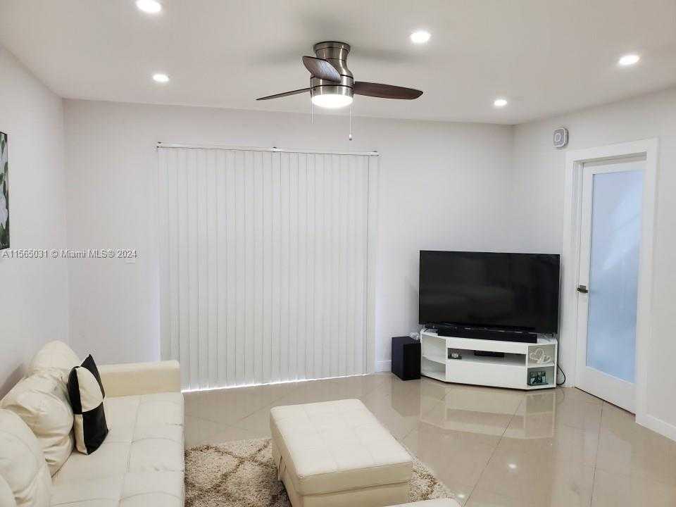 Small Image of 259 SOUTH CYPRESS RD #526, Pompano Beach Number 11