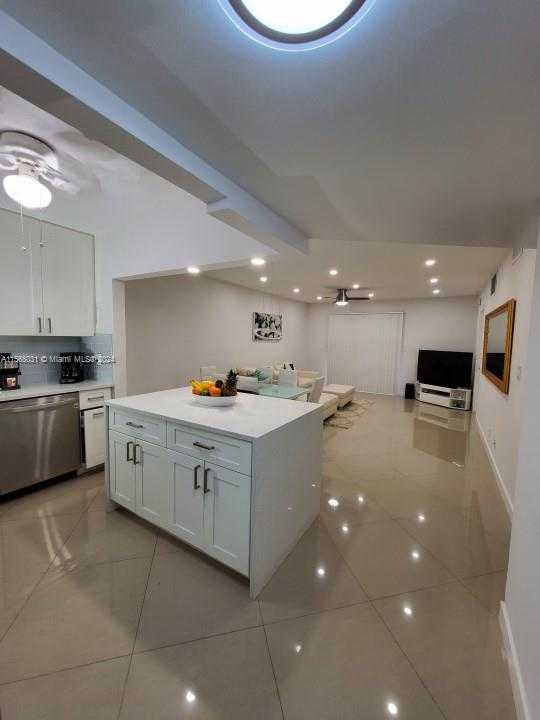 Small Image of 259 SOUTH CYPRESS RD #526, Pompano Beach Number 14