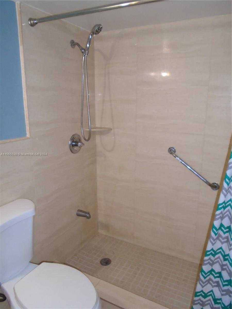Small Image of 1450 NORTH EAST 170TH ST #102, North Miami Beach Number 10