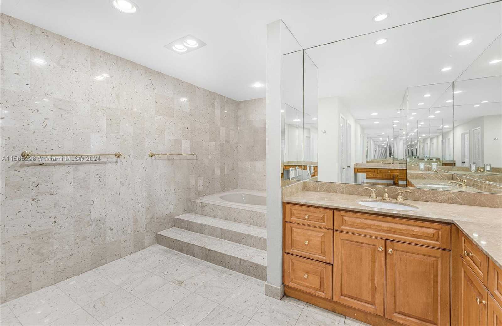 Small Image of 2221 FISHER ISLAND DR #3201, Miami Beach Number 24
