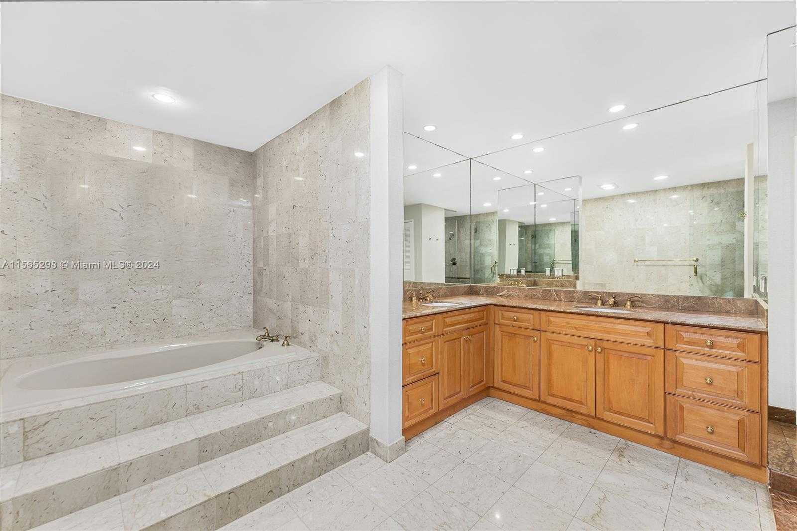 Small Image of 2221 FISHER ISLAND DR #3201, Miami Beach Number 25