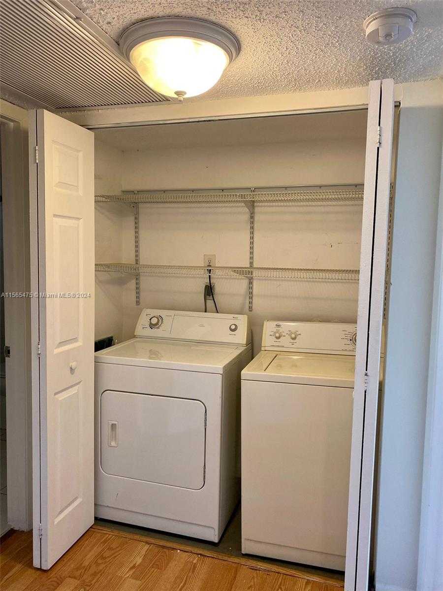 Small Image of 8363 LAKE DR #101, Doral Number 12